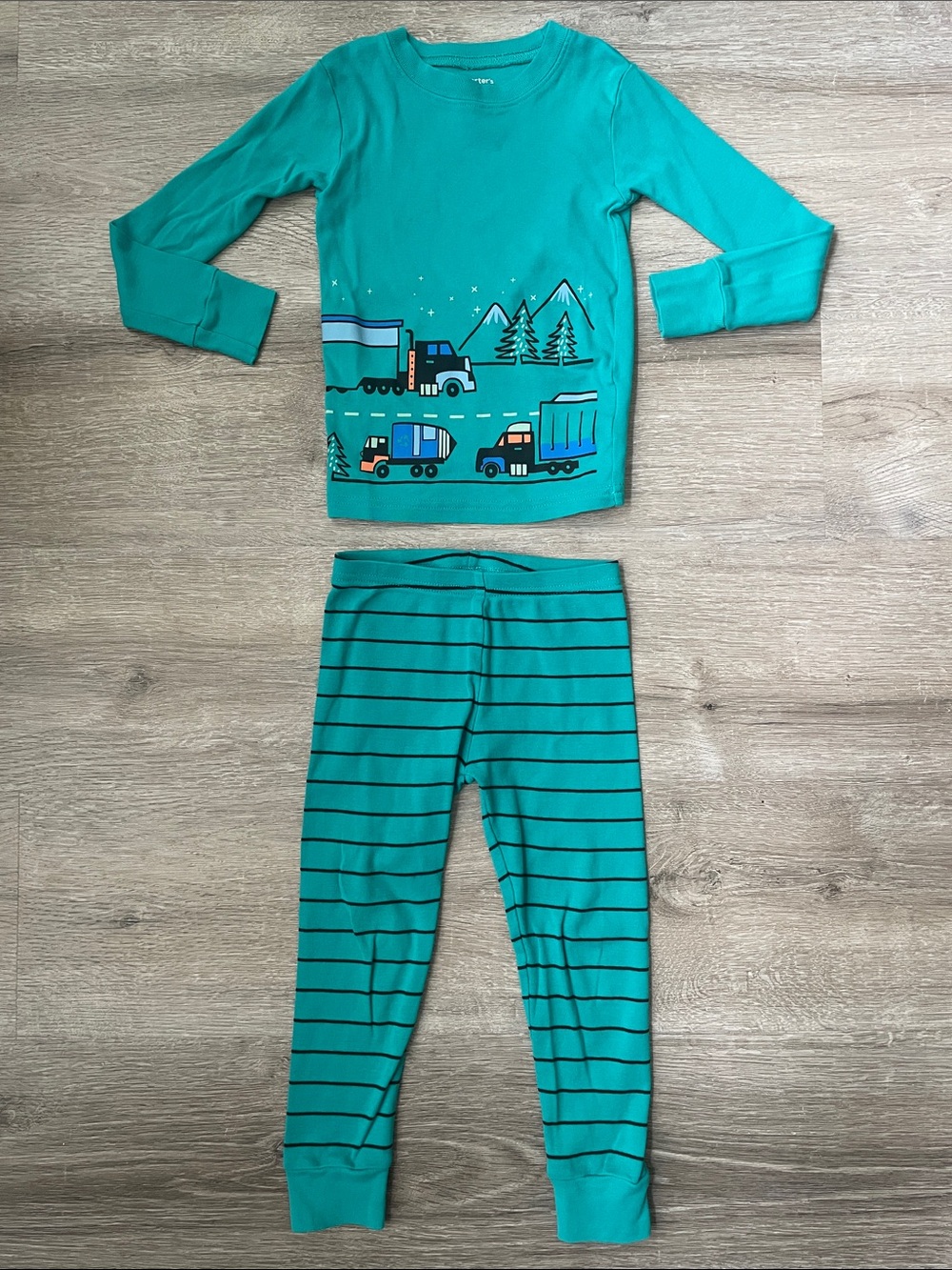 Carter’s trucks pajama set size 3T